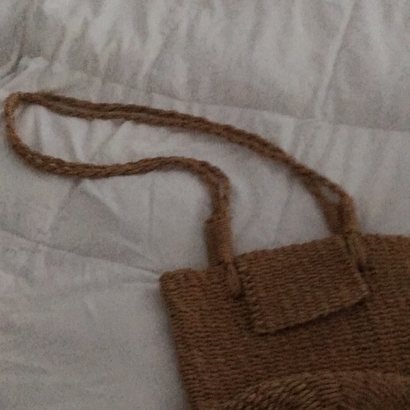 Cute woven handbag - Picture 2 of 2